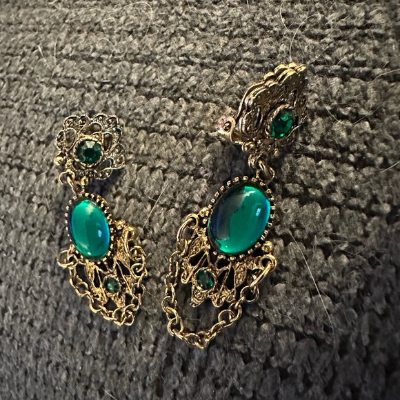Vintage 1970’s necklace 13 green stones gold chain with matching earrings - Picture 3 of 14